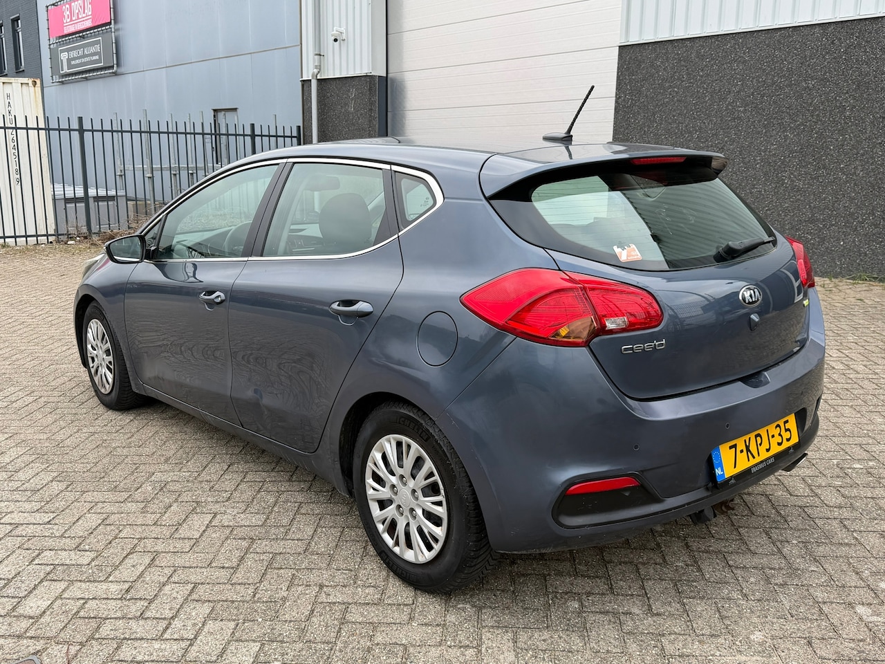 Kia Cee'd - 1.6 CRDi Business Pack 2013 CLIMA - AutoWereld.nl