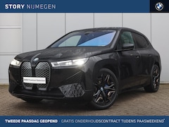 BMW iX - xDrive40 High Executive / Sportpakket / Panoramadak Sky Lounge / Trekhaak / Laserlight / S
