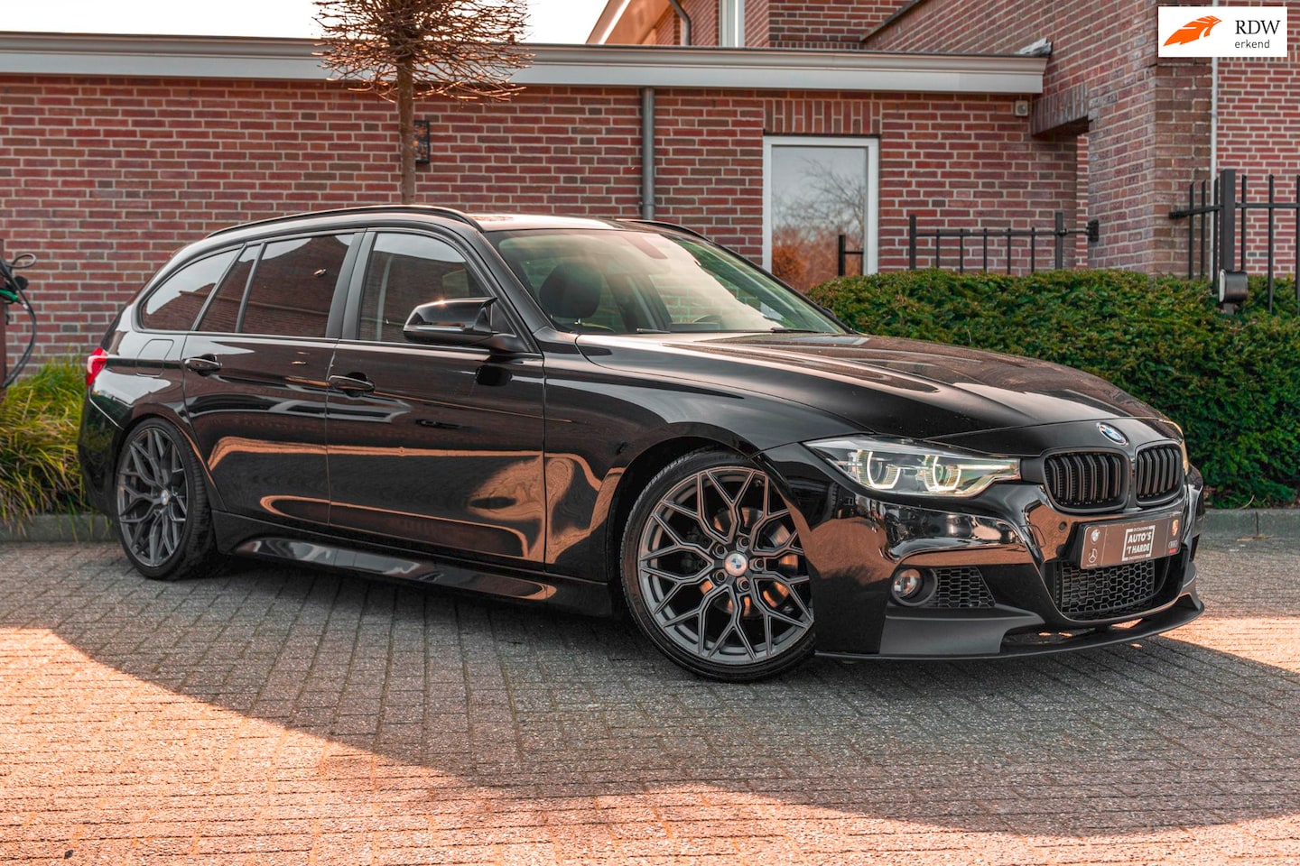 BMW 3-serie Touring - 318i M-Sport LED Half/Leer Stoelverwarming Elek.Klep 19'' - AutoWereld.nl