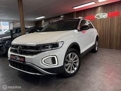 Volkswagen T-Roc - 1.5 TSI Style / Acc / Virtual / Lane As