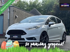 Ford Fiesta - 1.6 ST2/220PK/CAMERA/KEYLESS/LMV/STLVW/NAVI/NETTE STAAT