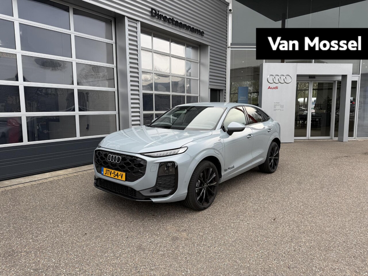 Audi Q3 Sportback - 1.5 200kW e-hybrid S edition 299 PK l Demo l Adaptive cruise control l Achteruitrijcamera - AutoWereld.nl