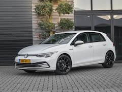 Volkswagen Golf - 1.5 TSI First Edition Led Navi Sfeer verlichting Acc 19 inch velgen