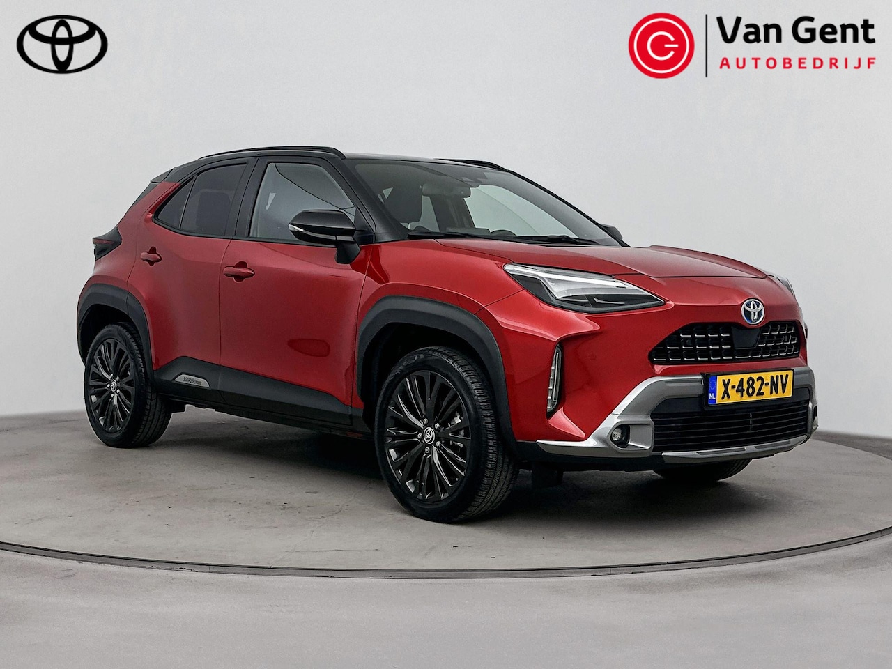 Toyota Yaris Cross - 1.5 Hybrid Adventure | Trekhaak | Matrix LED | Dodehoek detectie | Head-up display | Apple - AutoWereld.nl