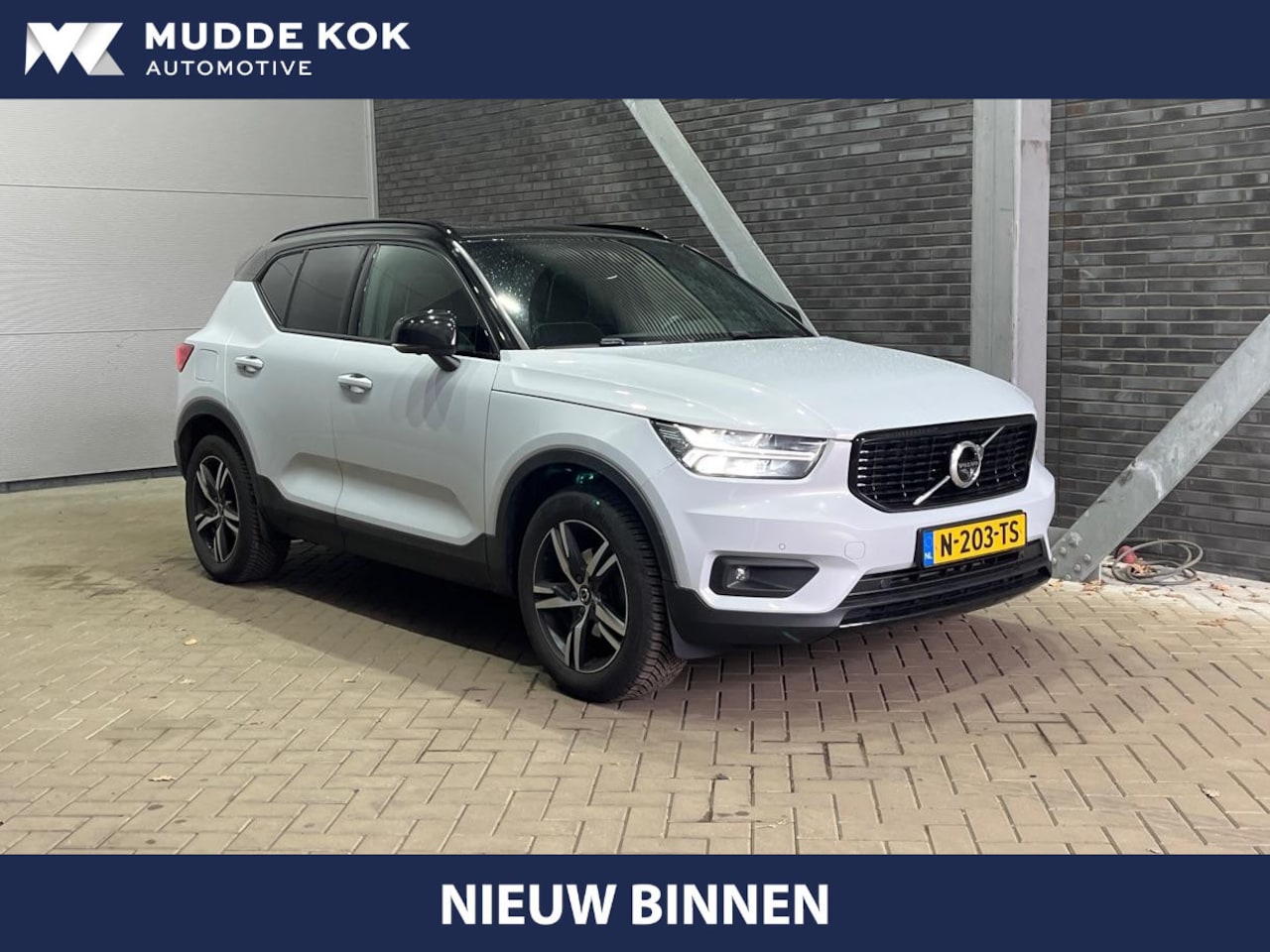 Volvo XC40 - T3 R-Design | Trekhaak | Panoramadak | ACC | 360° Camera | harman/kardon - AutoWereld.nl