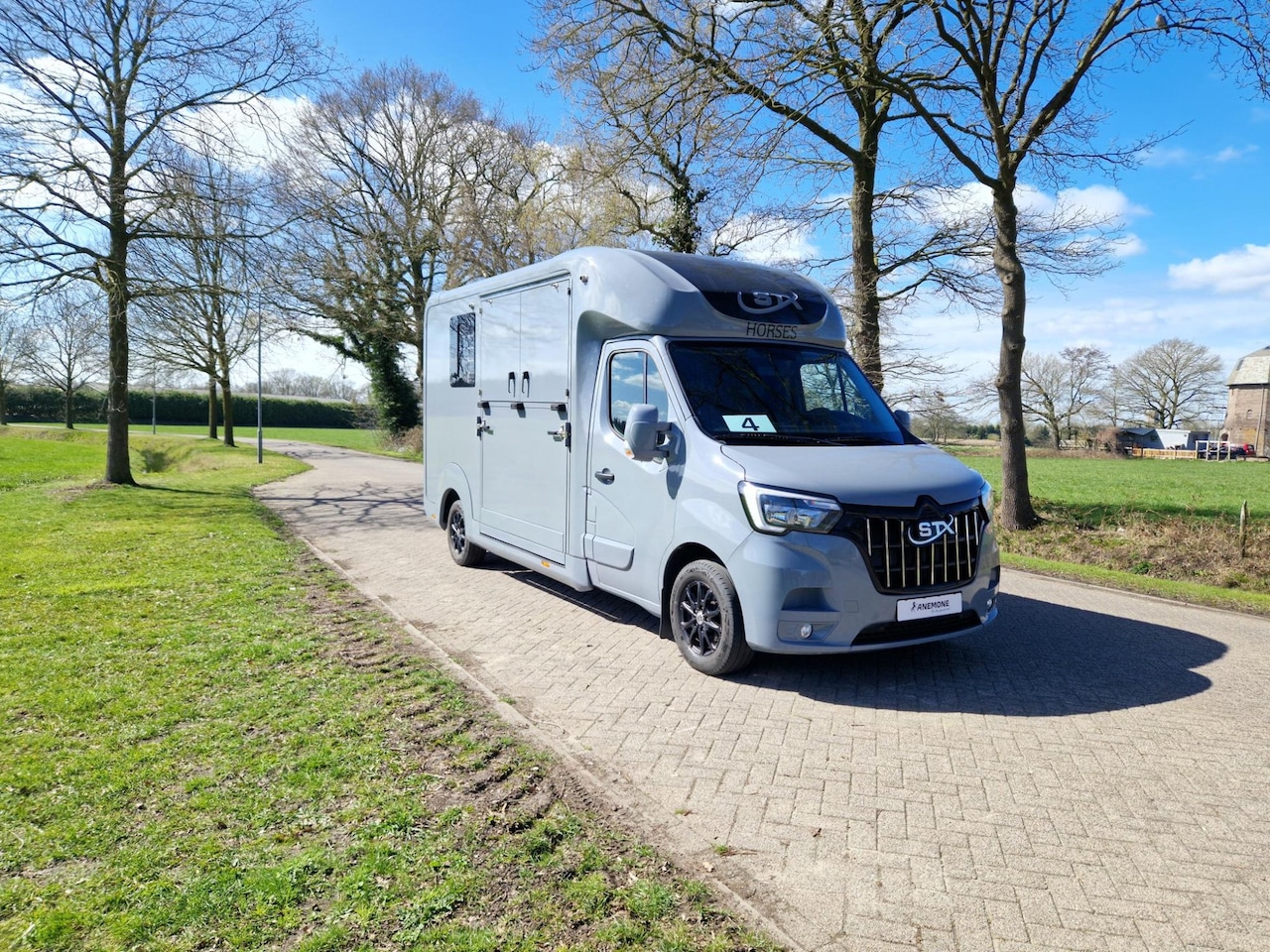 Renault Master Pro - STX S3 paardenwagen Pro-Safety hengsten uitvoering, id 4 - AutoWereld.nl