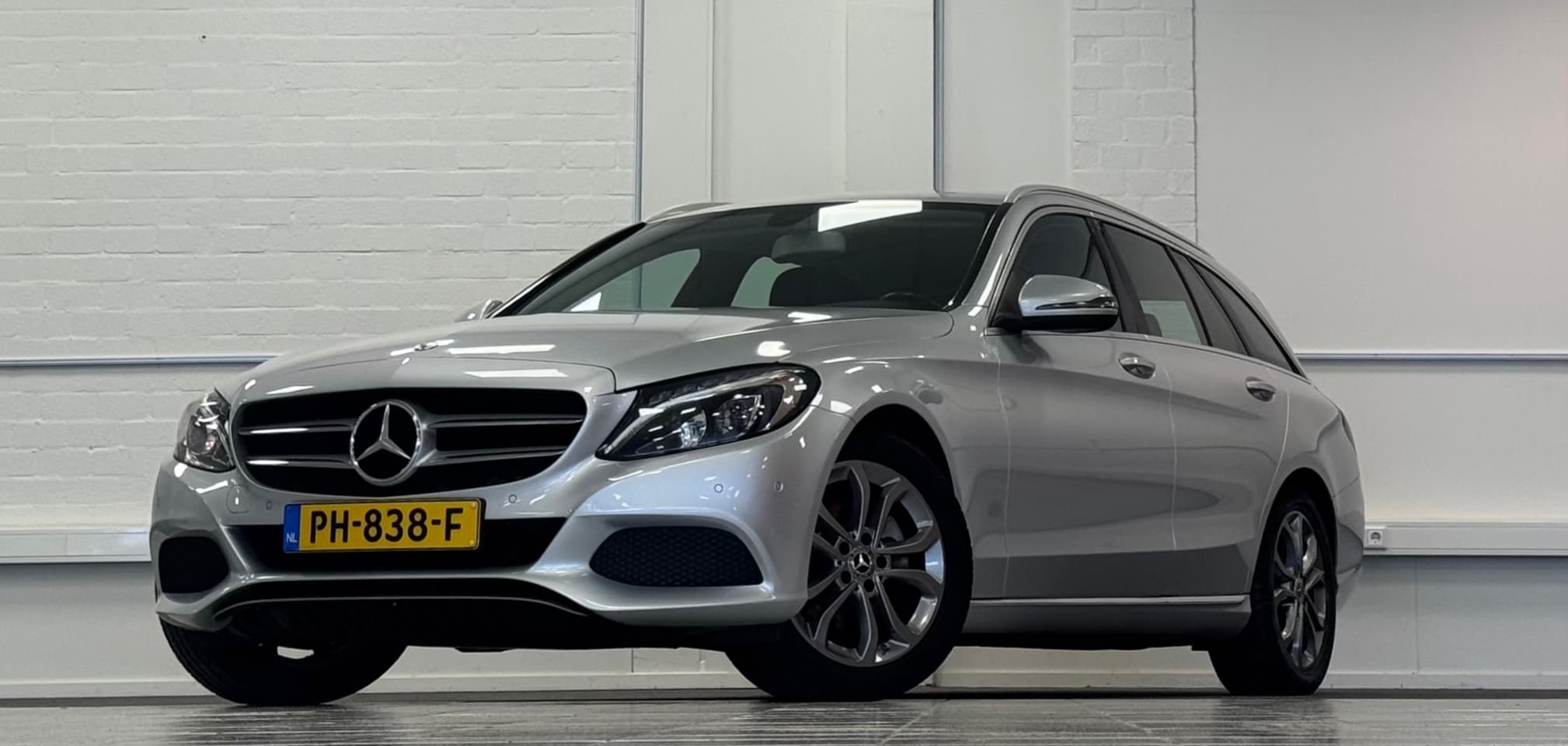 Mercedes-Benz C-klasse Estate - 180 Business Trekhaak Half/leer Camera LED Mooi! - AutoWereld.nl