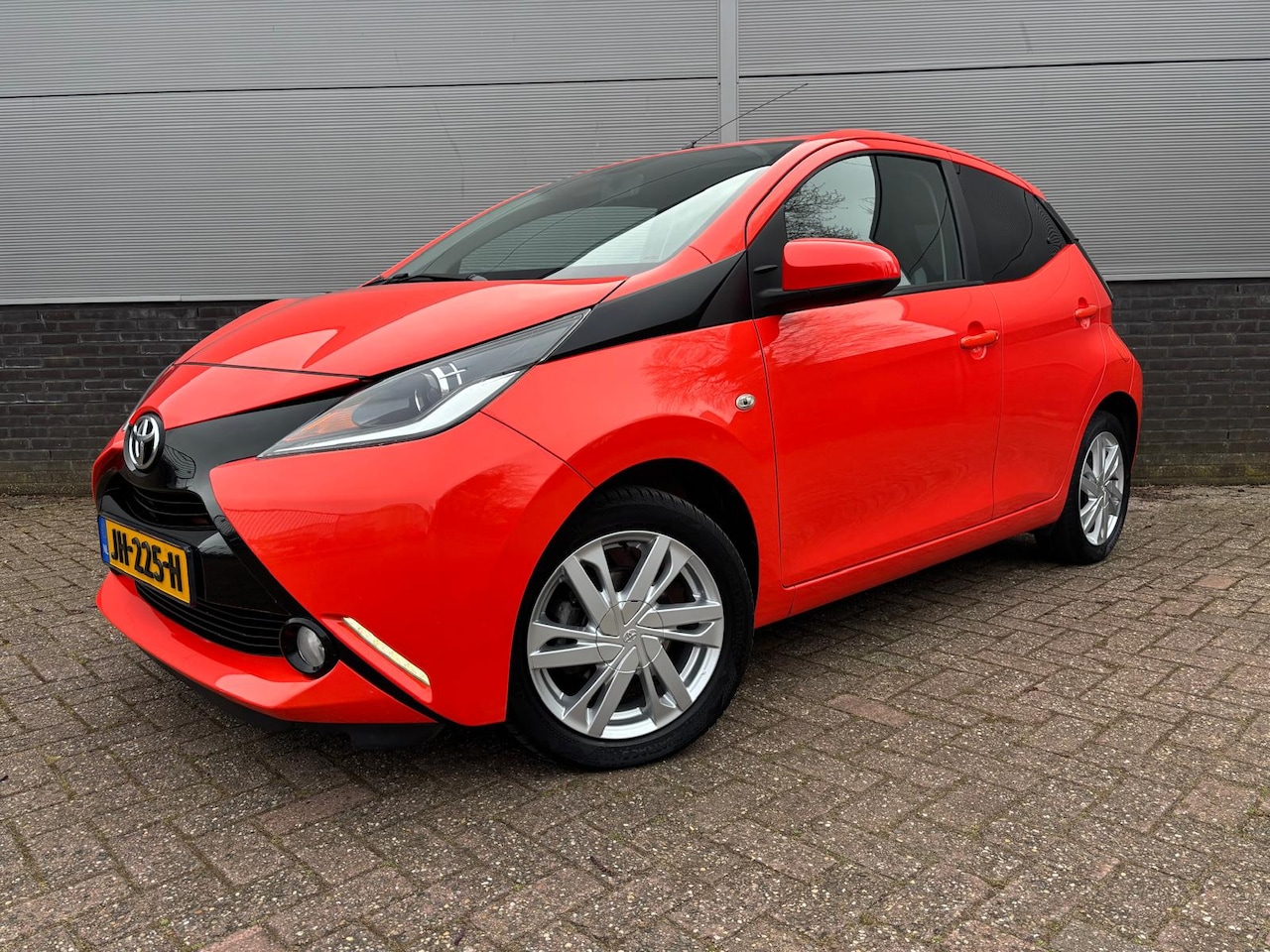 Toyota Aygo - 1.0 VVT-i x-sport 1.0 VVT-i x-sport - AutoWereld.nl