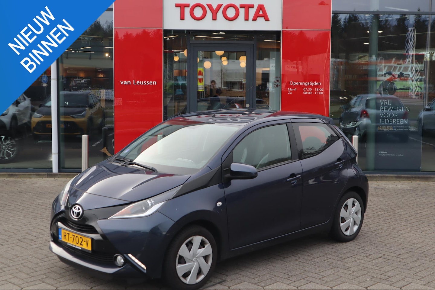 Toyota Aygo - 1.0 VVT-i x-play NAVI AIRCO CAMERA EL-RAMEN BLUETOOTH APPLE/ANDROID NL-AUTO - AutoWereld.nl