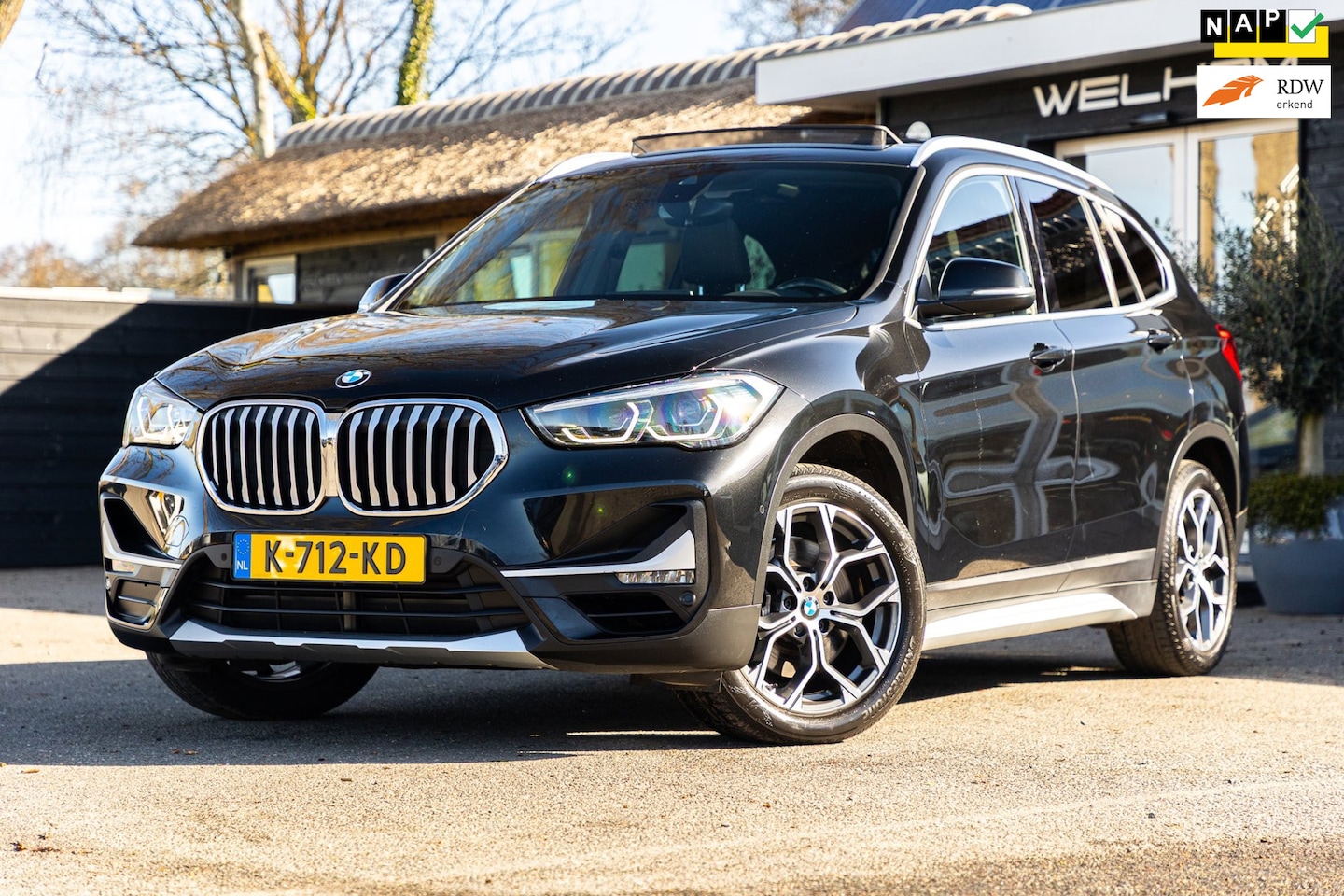 BMW X1 - SDrive20i Nedcar Edition Panoramadak I Leder I Sportstoelen I Head Up I Camera I Led I Tre - AutoWereld.nl