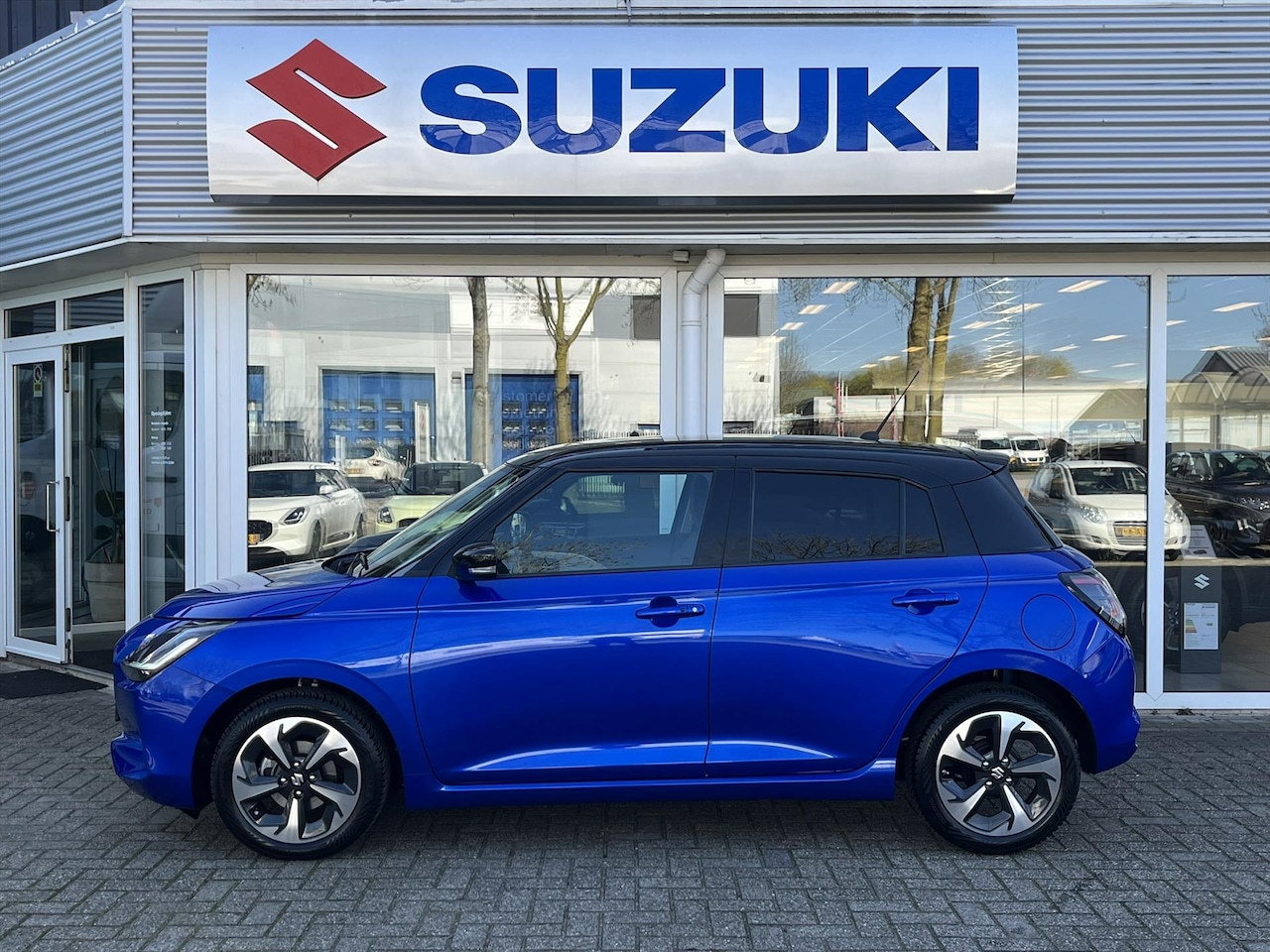 Suzuki Swift - 1.2 Smart Hybrid 83pk Style All-Seasons ( RIJKLAARPRIJS) * Tot 10 jaar Suzuki Garantie - AutoWereld.nl