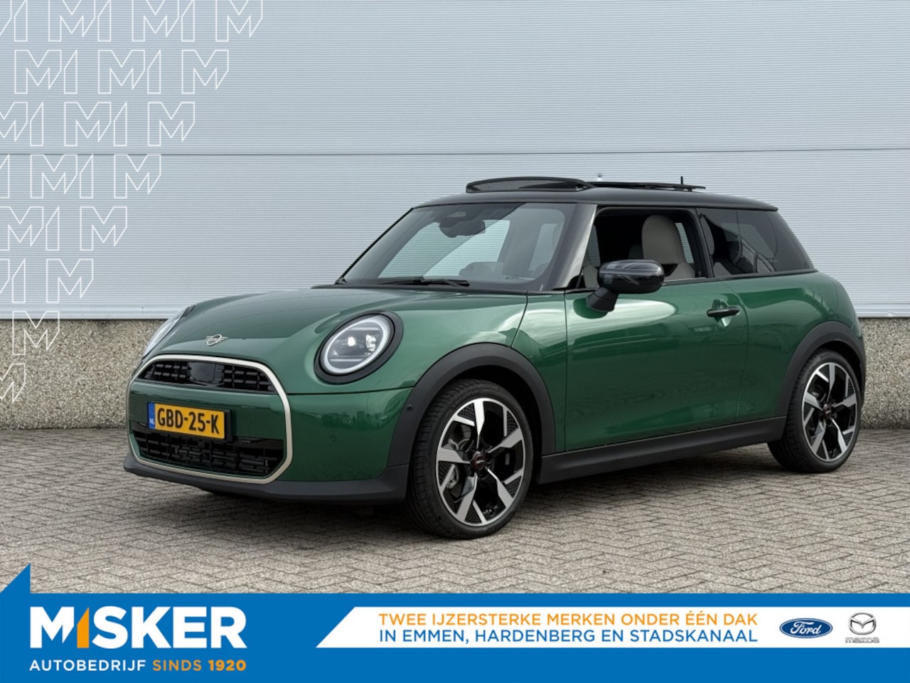 MINI Cooper - Mini 1.5 C Favoured M - AutoWereld.nl