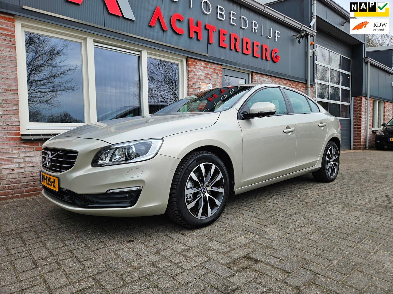 Volvo S60 - 1.5 T3 Polar+ Dynamic Automaat! Leer! Camera! Dealer Onderhouden! Mooie/Nette Auto! - AutoWereld.nl