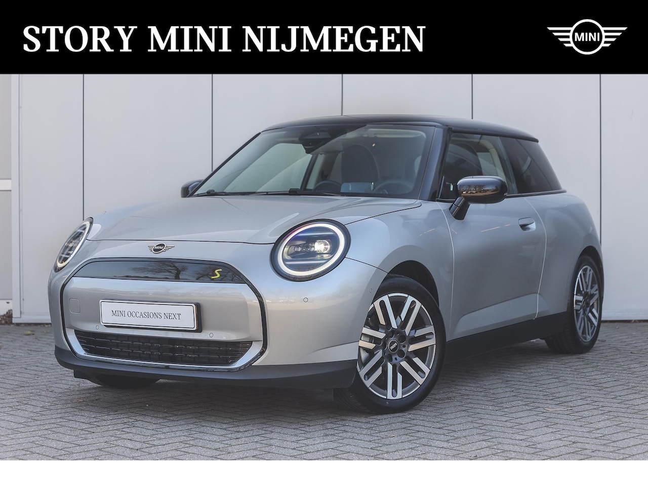 MINI Mini-Electric - Hatchback Cooper SE / Classic / Pakket M / 17 inch Parallel Spoke 2-tone - AutoWereld.nl