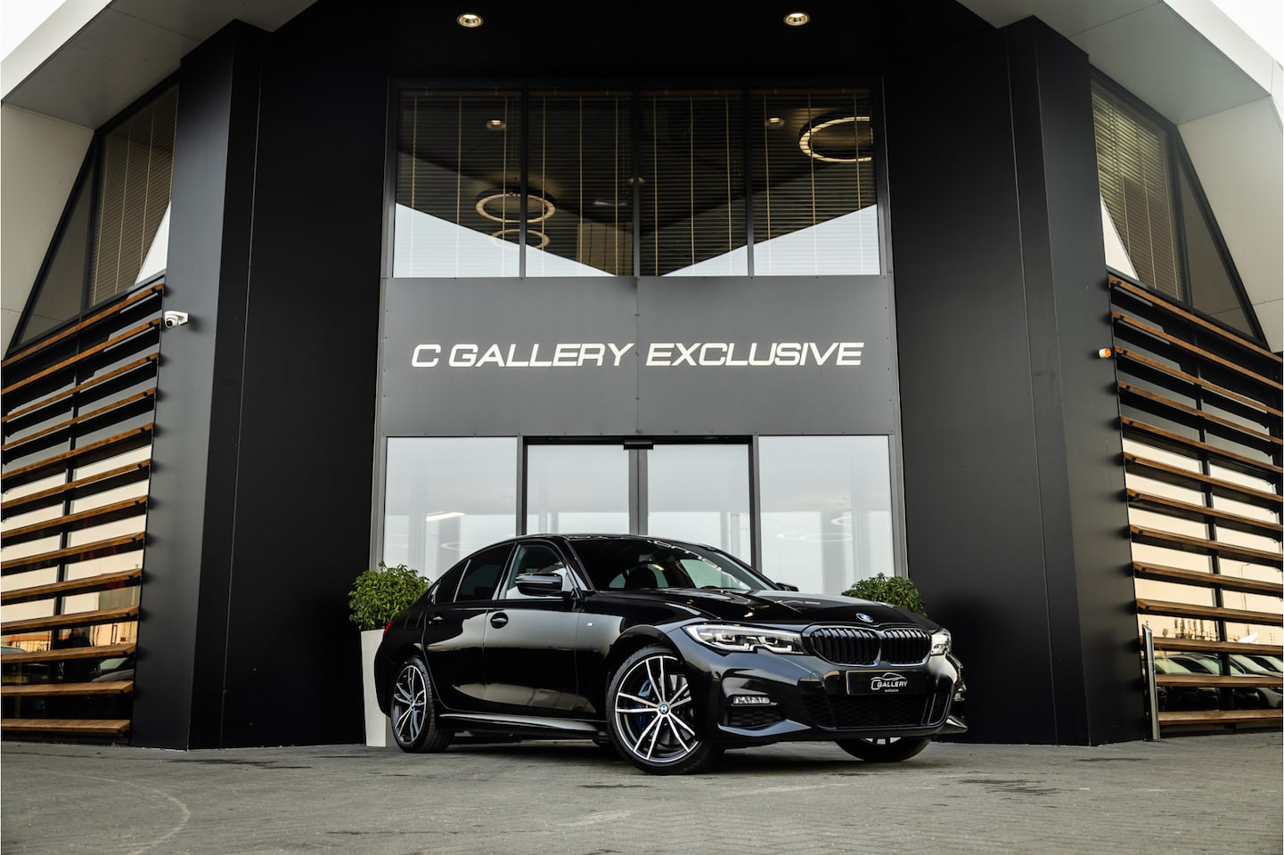 BMW 3-serie - 330i High Executive Edition - M Sport | Volleder | Camera | Stoelverwarming - AutoWereld.nl