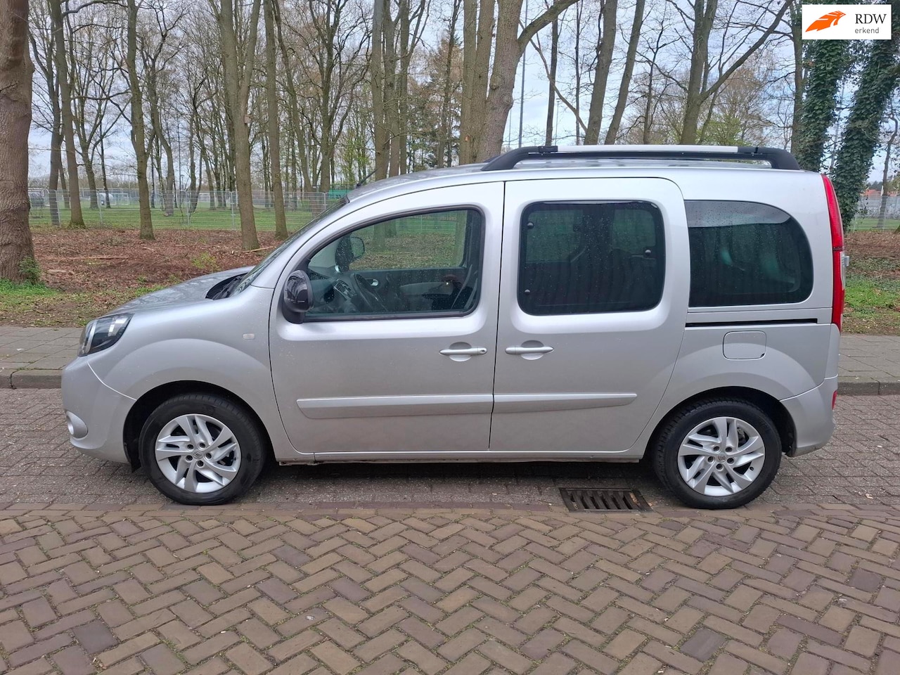Renault Kangoo Family - 1.6-16V Expression automaat 64581 km - AutoWereld.nl