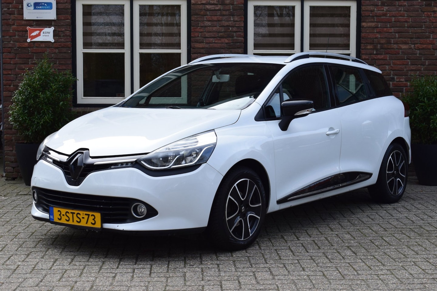 Renault Clio Estate - 0.9 TCe Expression Airconditioning | Lichtmetalen velgen - AutoWereld.nl