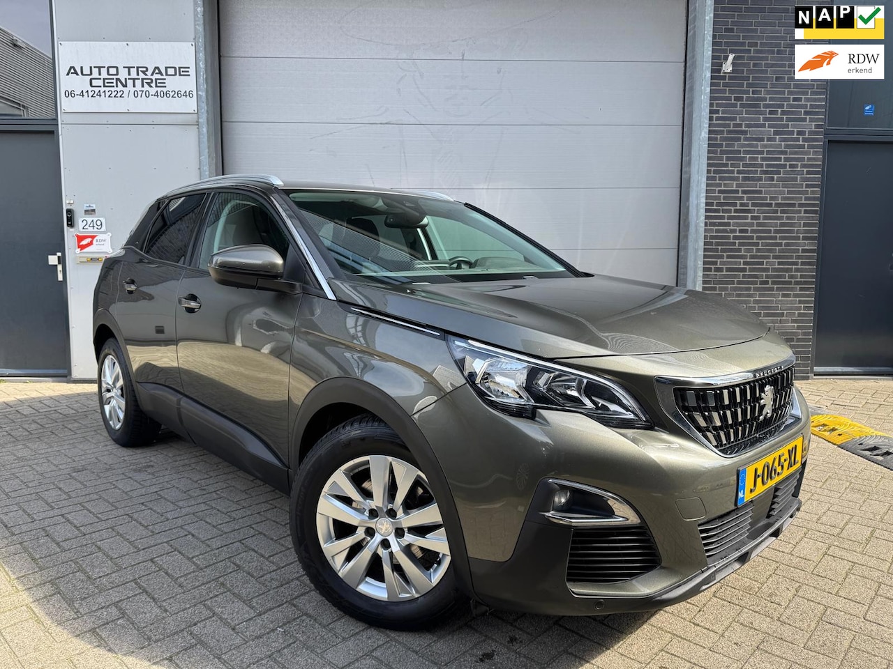 Peugeot 3008 - 1.2 PureTech Active Avantage [Camera | Carplay | Navi | Cruise | Dealer OH] - AutoWereld.nl