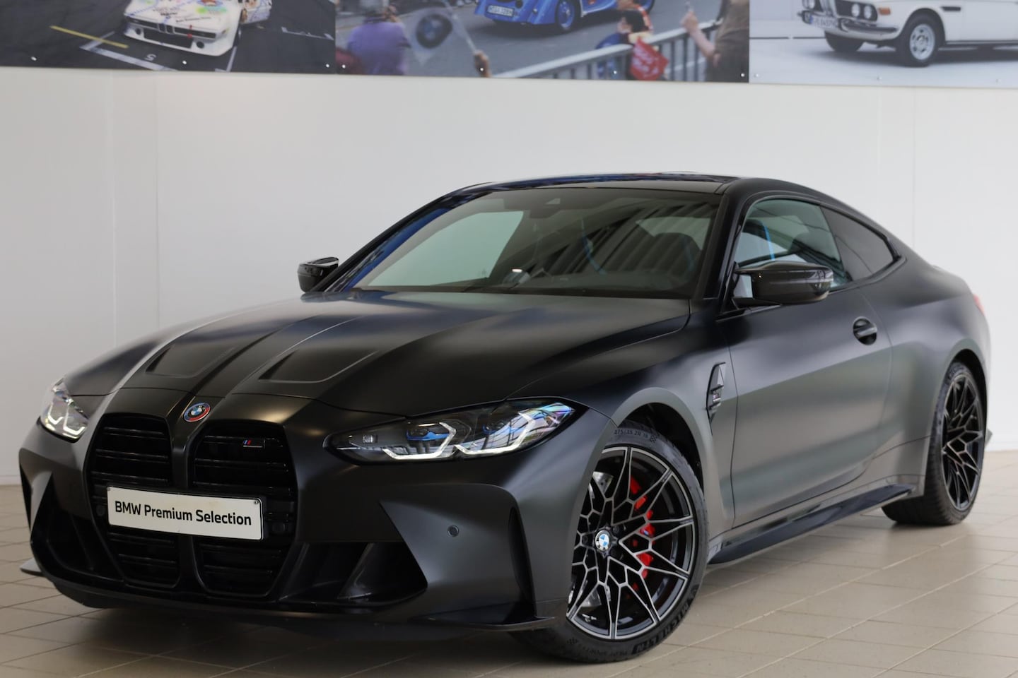 BMW 4-serie Coupé - M4 xDrive KITH EDITION 1 OF 150 | M Drivers Package | M carbon kuipstoelen | Driving Assis - AutoWereld.nl