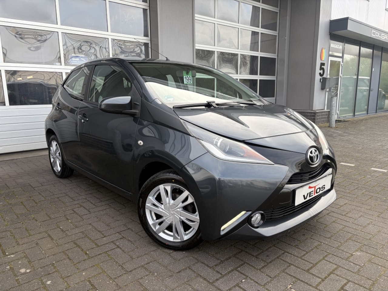 Toyota Aygo - 1.0 VVT-i x-play / CAMERA / WINTERBANDENSET - AutoWereld.nl