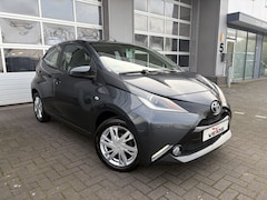 Toyota Aygo - 1.0 VVT-i x-play / CAMERA / WINTERBANDENSET