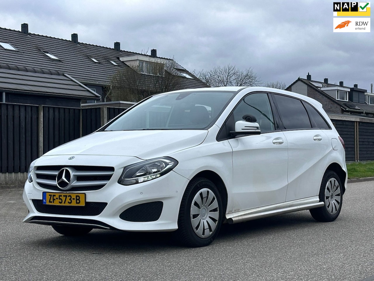Mercedes-Benz B-klasse - 220 d Ambition Automaat*1e Eigenaar*Cruise*Airco*NAP*Parkeersensoren* - AutoWereld.nl