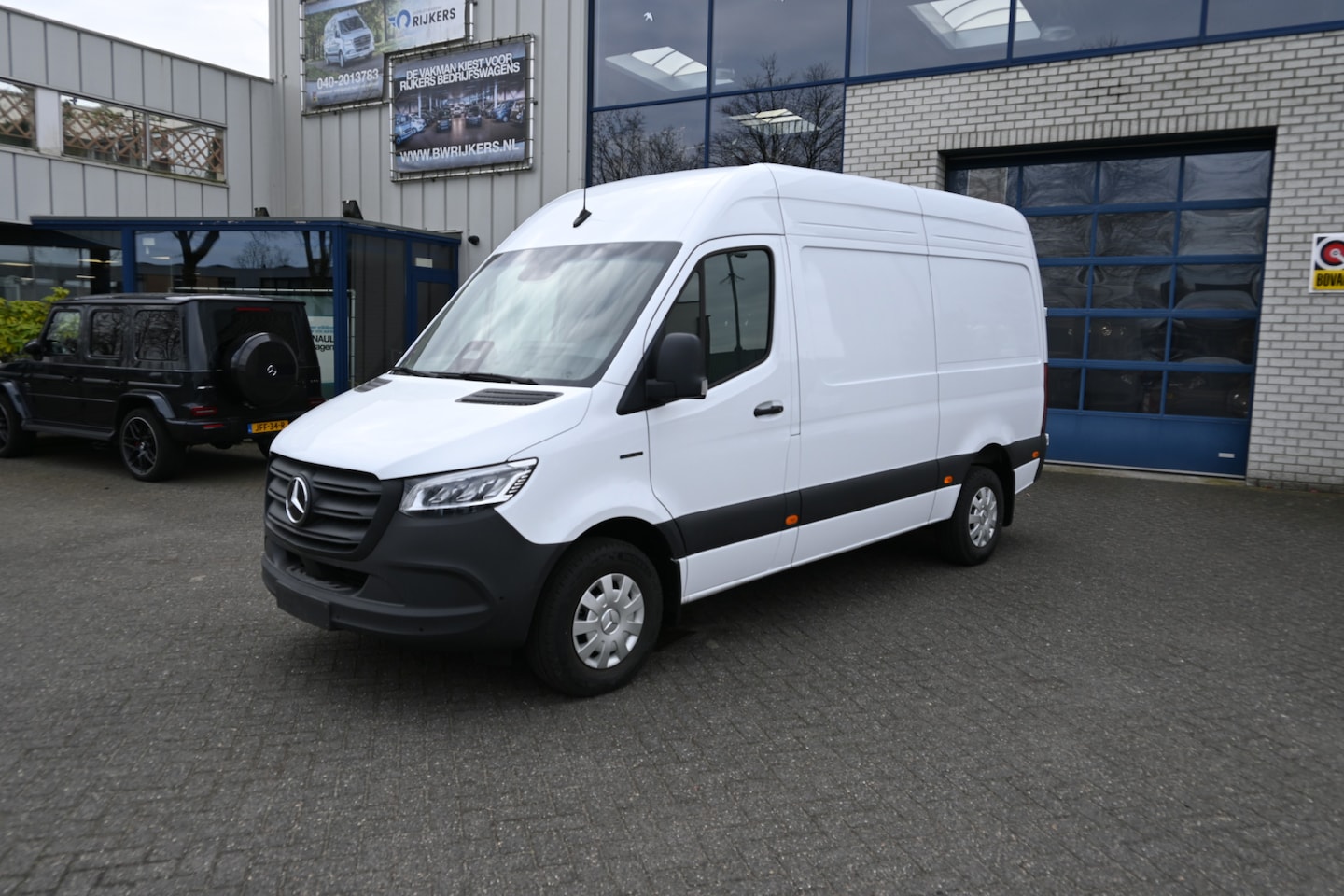 Mercedes-Benz eSprinter - 320 L2H2 Select 81kWh LED, Smartphone integratie, Navigatie, Trekhaak, Etc. - AutoWereld.nl