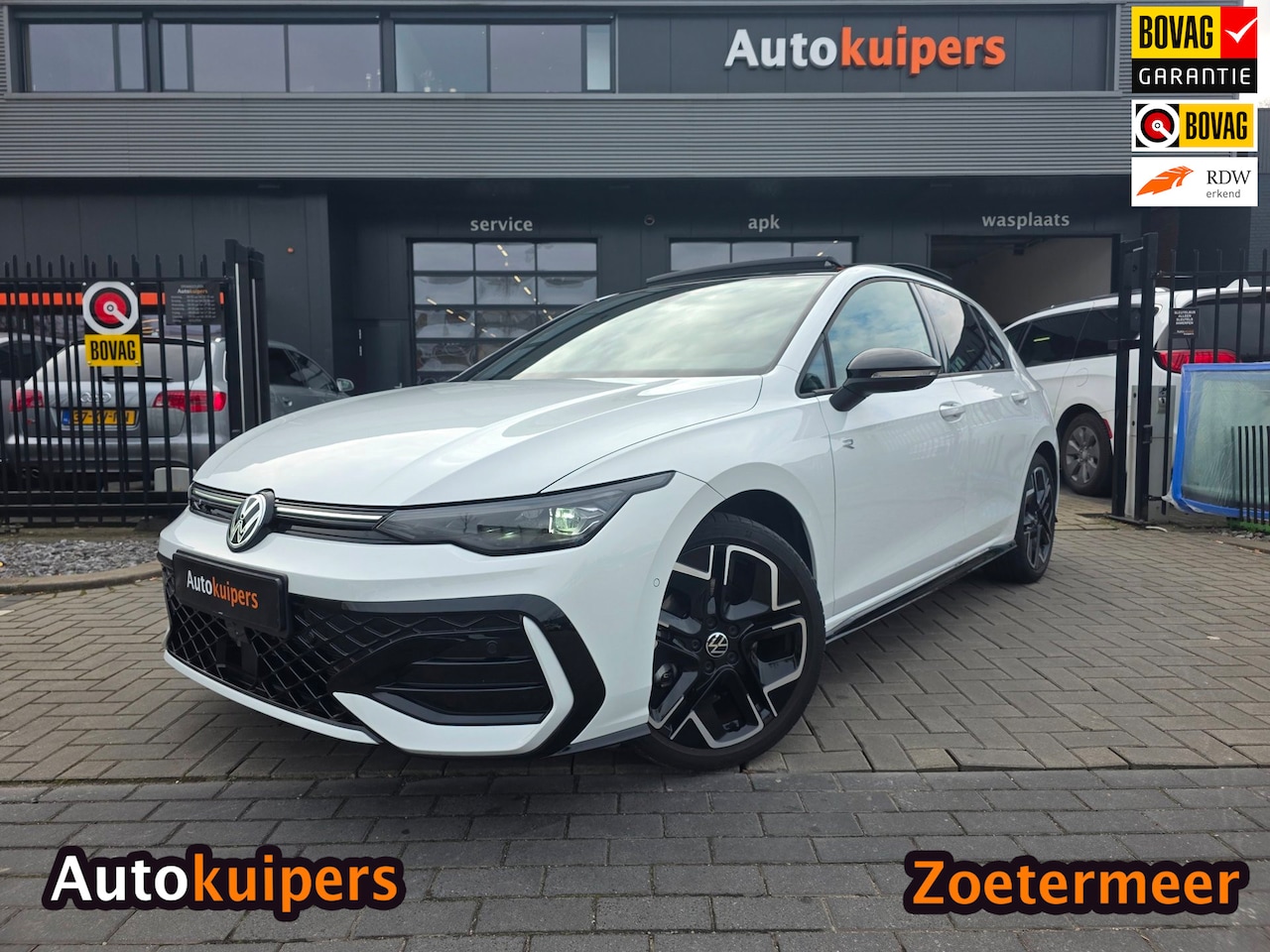 Volkswagen Golf - 1.5 eTSI R-Line Edition | Met o.a. panoramadak, AppleCarPlay/AndroidAuto, IQ lights en dig - AutoWereld.nl