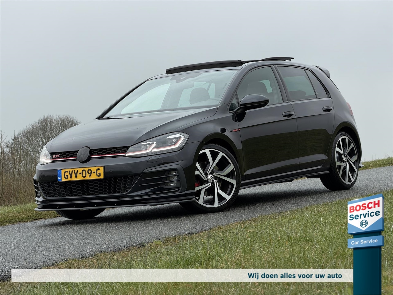 Volkswagen Golf - 7.5 2.0 TSI GTI 330PK / Pano / Custom uitlaatsysteem / Custom stuur / Virtual Cockpit / Dc - AutoWereld.nl