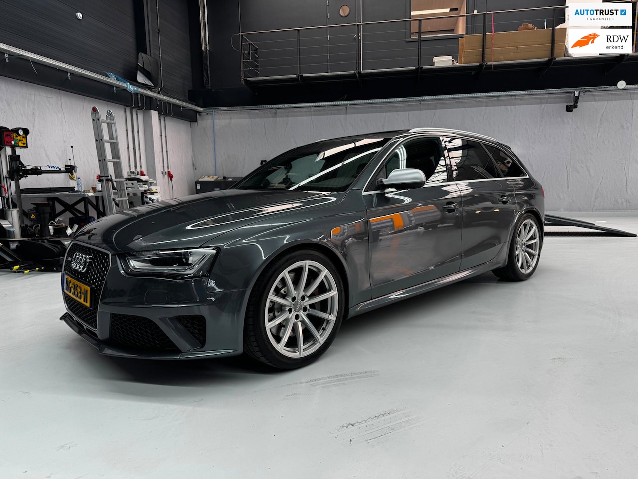 Audi A4 Avant - RS4 4.2 V8 *Originele staat!* - AutoWereld.nl