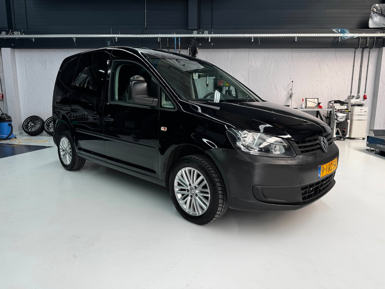 Volkswagen Caddy - 1.6 TDI Trekhaak-Lichtmetalen velgen-Airco - AutoWereld.nl