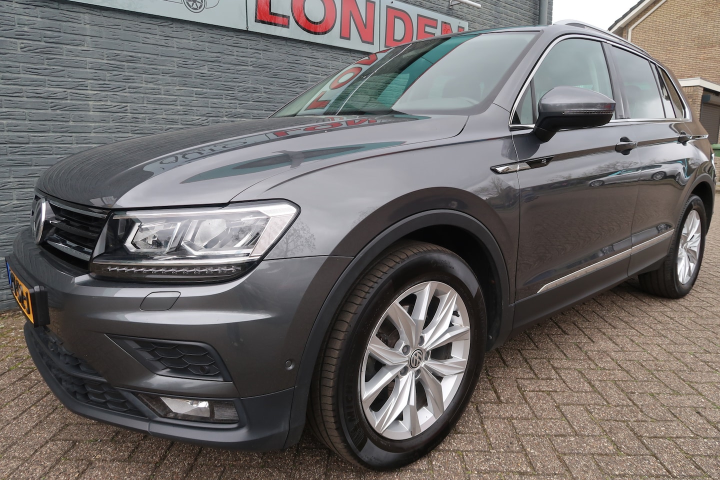 Volkswagen Tiguan - 1.4 TSI ACT Highline Nette en goed onderhouden auto - AutoWereld.nl