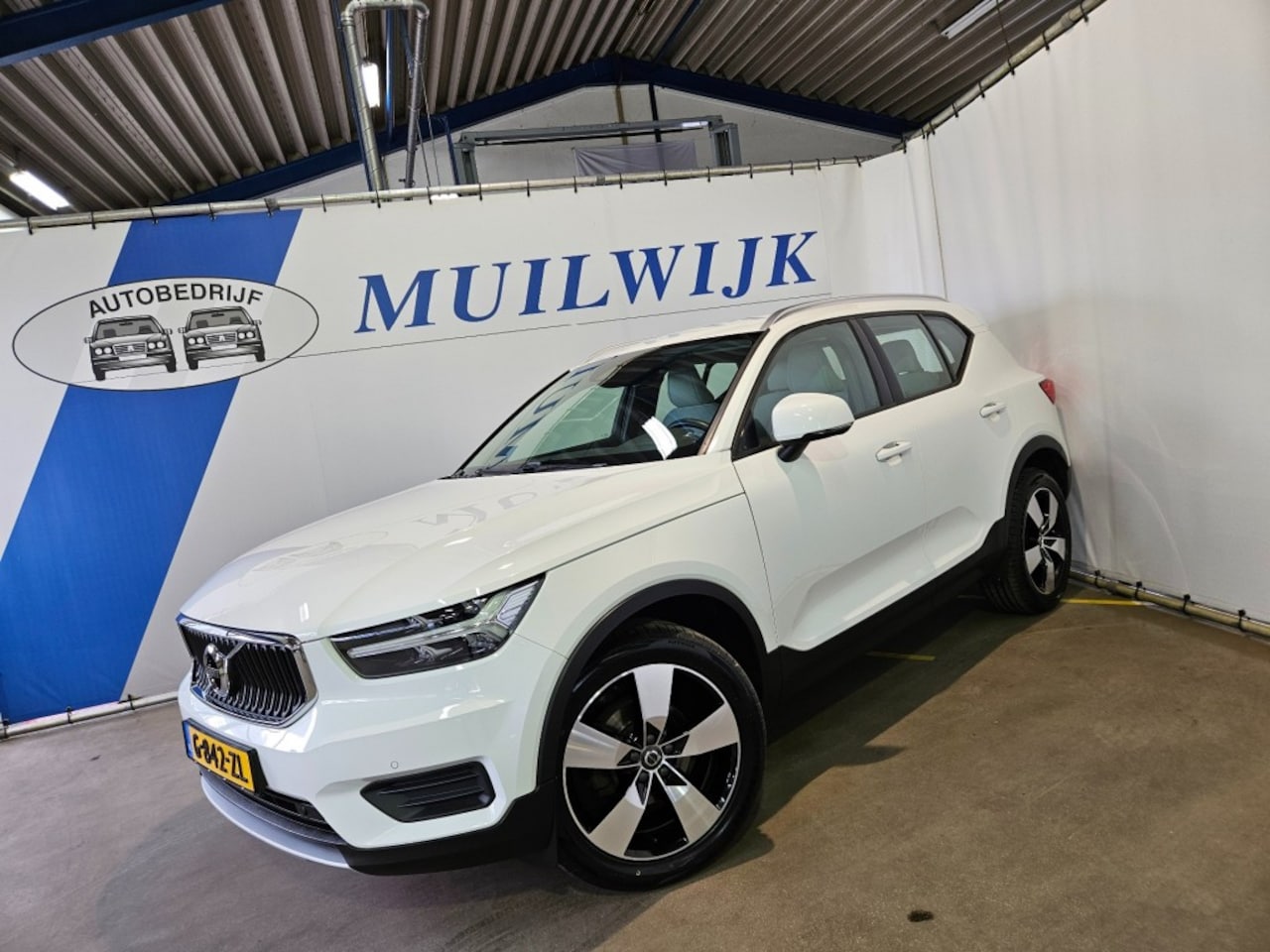 Volvo XC40 - 1.5 T3 Momentum Pro / Automaat / Camera / NL Auto - AutoWereld.nl