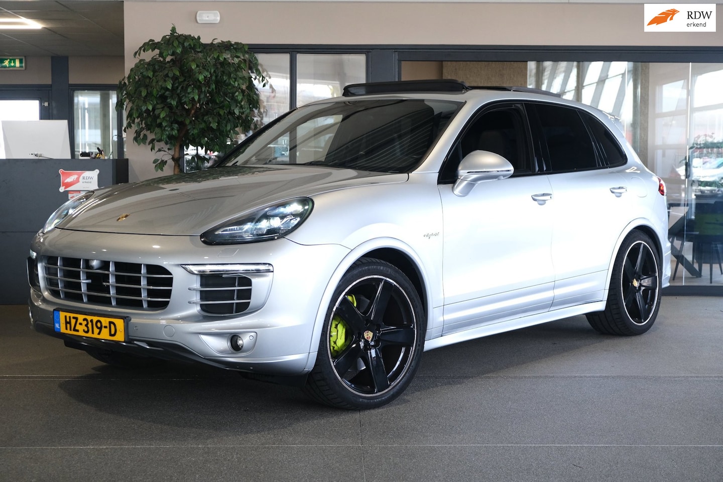 Porsche Cayenne - 3.0 S E-Hybrid 416PK Pano Lucht Trek Leder 360 Keyless - AutoWereld.nl