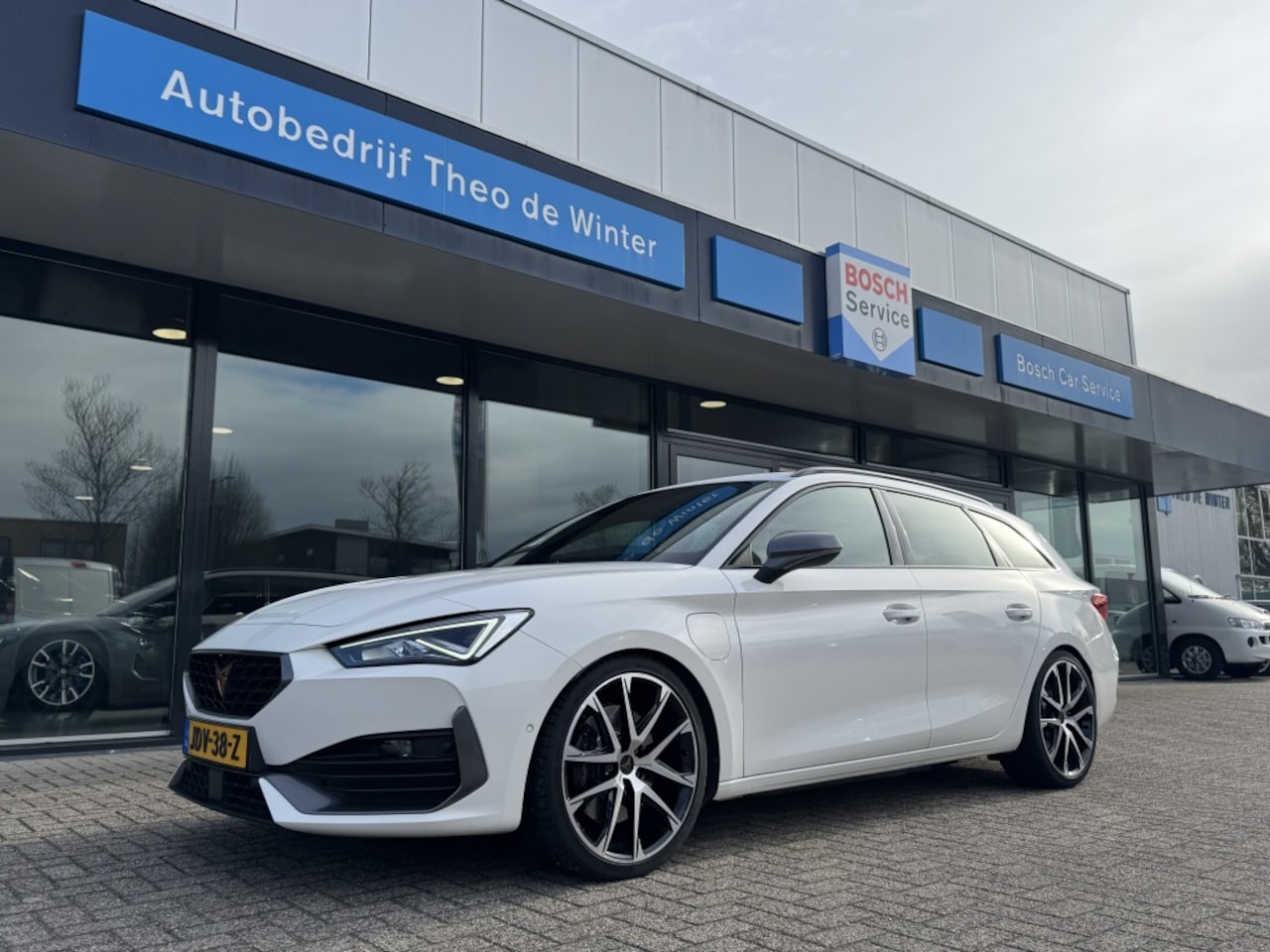 CUPRA Leon Sportstourer - 1.4 e-Hybrid 245 VZ | Elektrische Trekhaak | Camera | Keyless - AutoWereld.nl