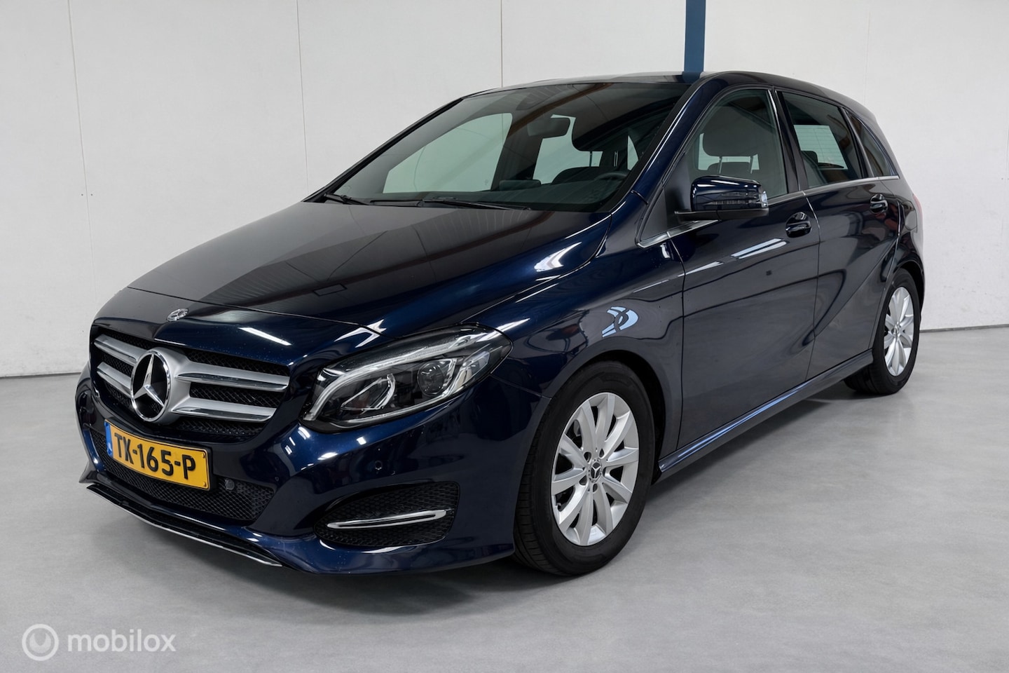 Mercedes-Benz B-klasse - 180 Ambition NL-AUTO / LED / AUTOMAAT / NAVI - AutoWereld.nl