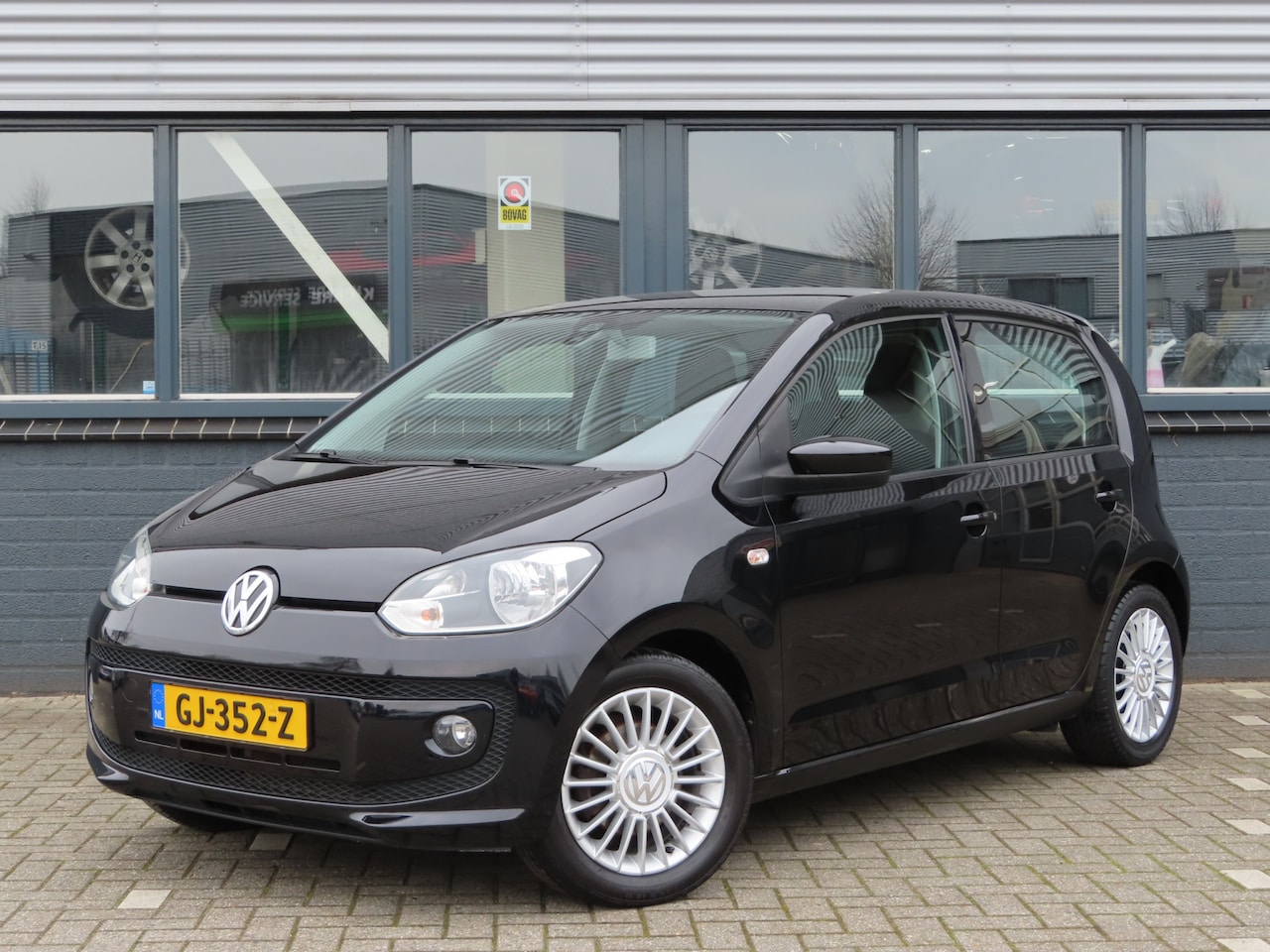 Volkswagen Up! - 1.0 high up! BlueMotion | cruise control | parkeersensoren | fender audio | afneembare tre - AutoWereld.nl