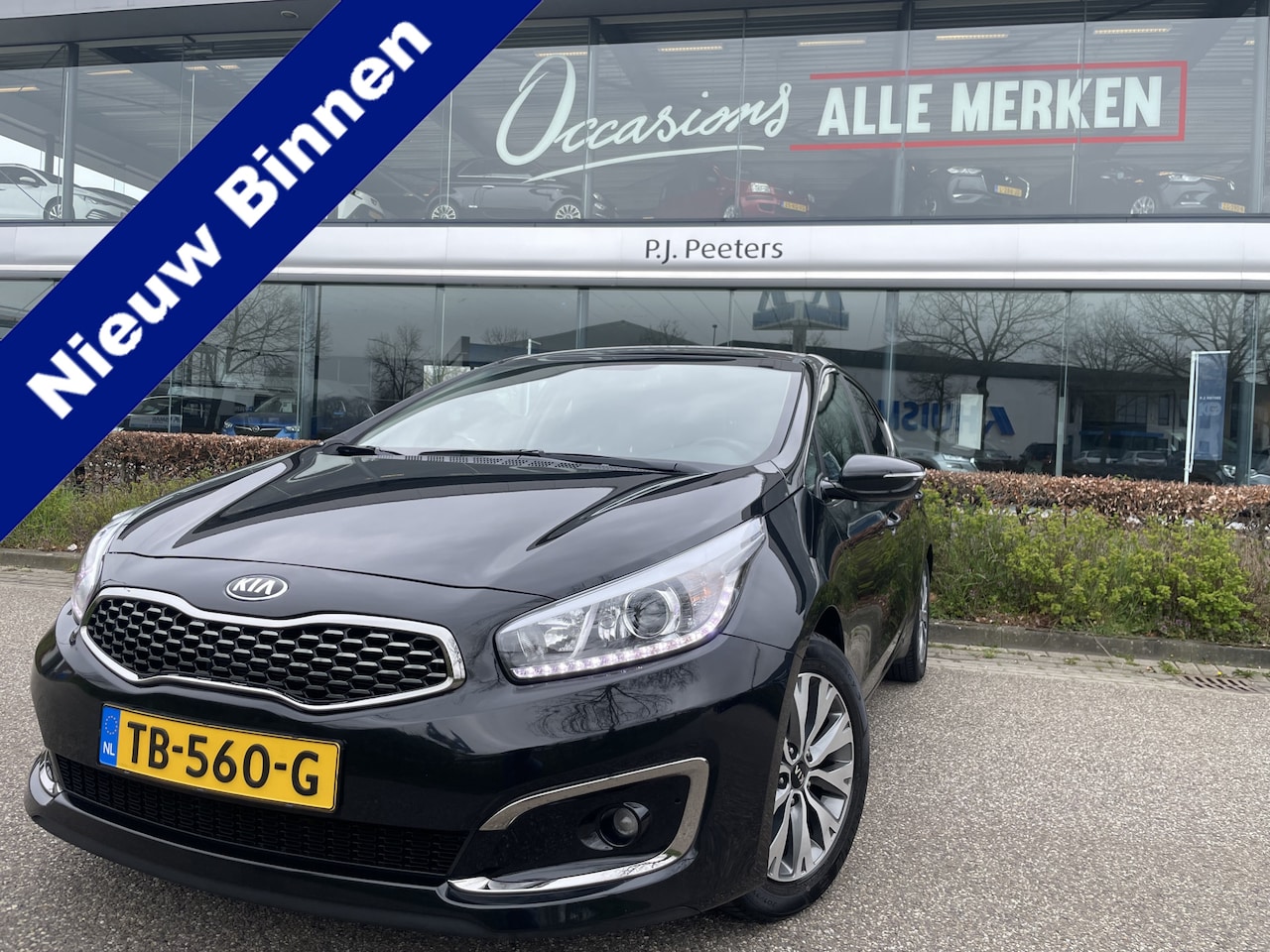 Kia Cee'd - 1.6 GDI DynamicLine Achteruitrijcamera - Apple carplay - Trekhaak afneembaar - Parkeersens - AutoWereld.nl