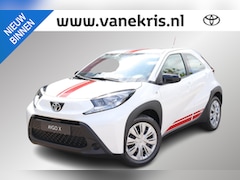 Toyota Aygo X - 1.0 VVT-i Play , Rode accenten, Nieuw en direct leverbaar met €663, - voordeel