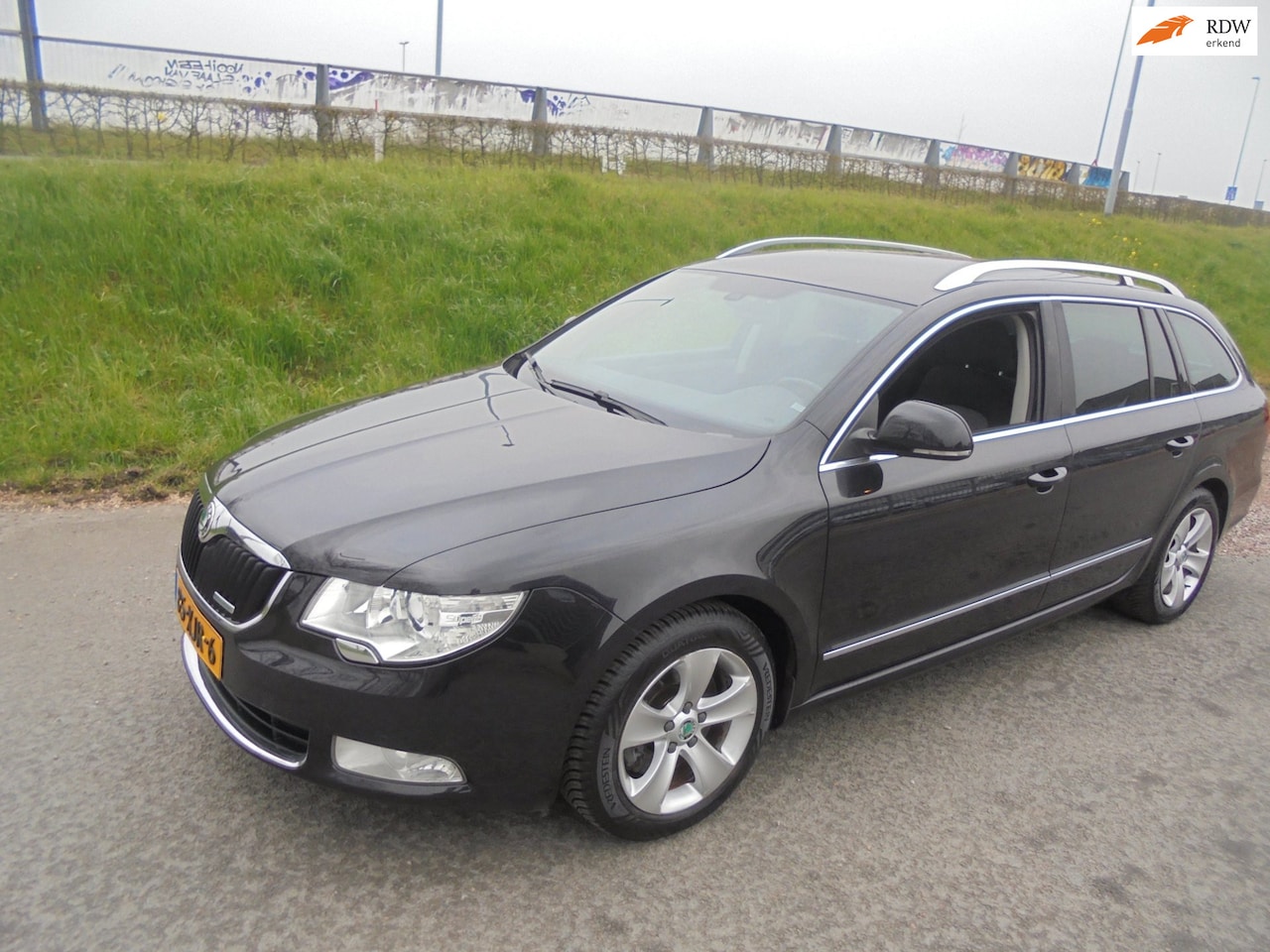Skoda Superb Combi - Skoda Superb 1.6 tdi navigatie xenon airco ecc lmv trekhaak EXPORT PRIJS - AutoWereld.nl