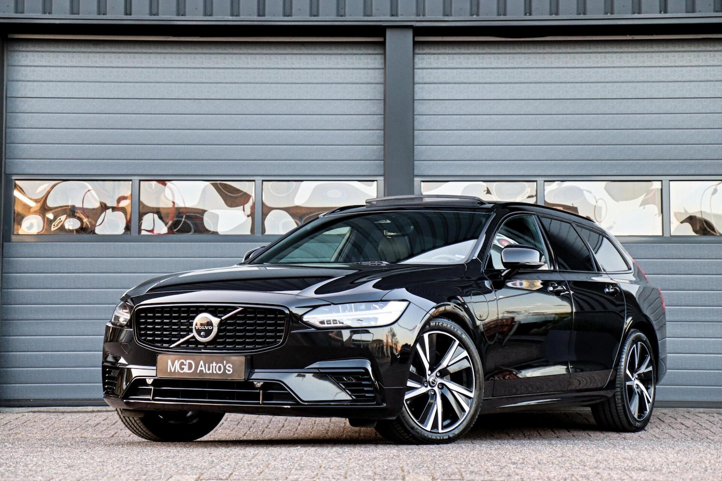 Volvo V90 - 2.0 T6 Plug-in hybrid AWD R-Design /LED/PANODAK/HARMAN-KARDON/360 CAMERA/STOEL+STUURVERW./ - AutoWereld.nl