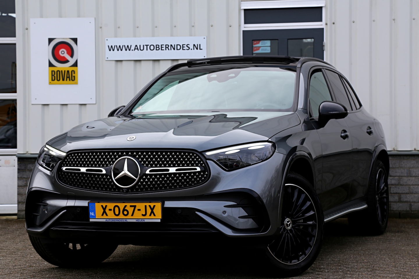 Mercedes-Benz GLC-klasse - 300e 4MATIC AMG Line*Perfect MB Onderh.*Pano/Digital Light/Luchtvering/Night Pakket/Elek. - AutoWereld.nl