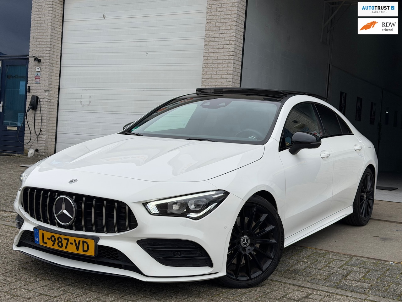 Mercedes-Benz CLA-Klasse - 220 4MATIC Premium Plus/ AMG uitvoering/ 1e EIG/ dealeronderhouden/AUTOMAAT/ volle opties. - AutoWereld.nl