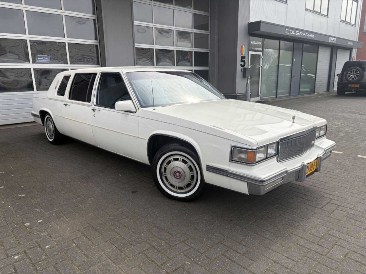 Cadillac Fleetwood Brougham - 4.0 V8 / UNIEK / NETJES / LIMO - AutoWereld.nl