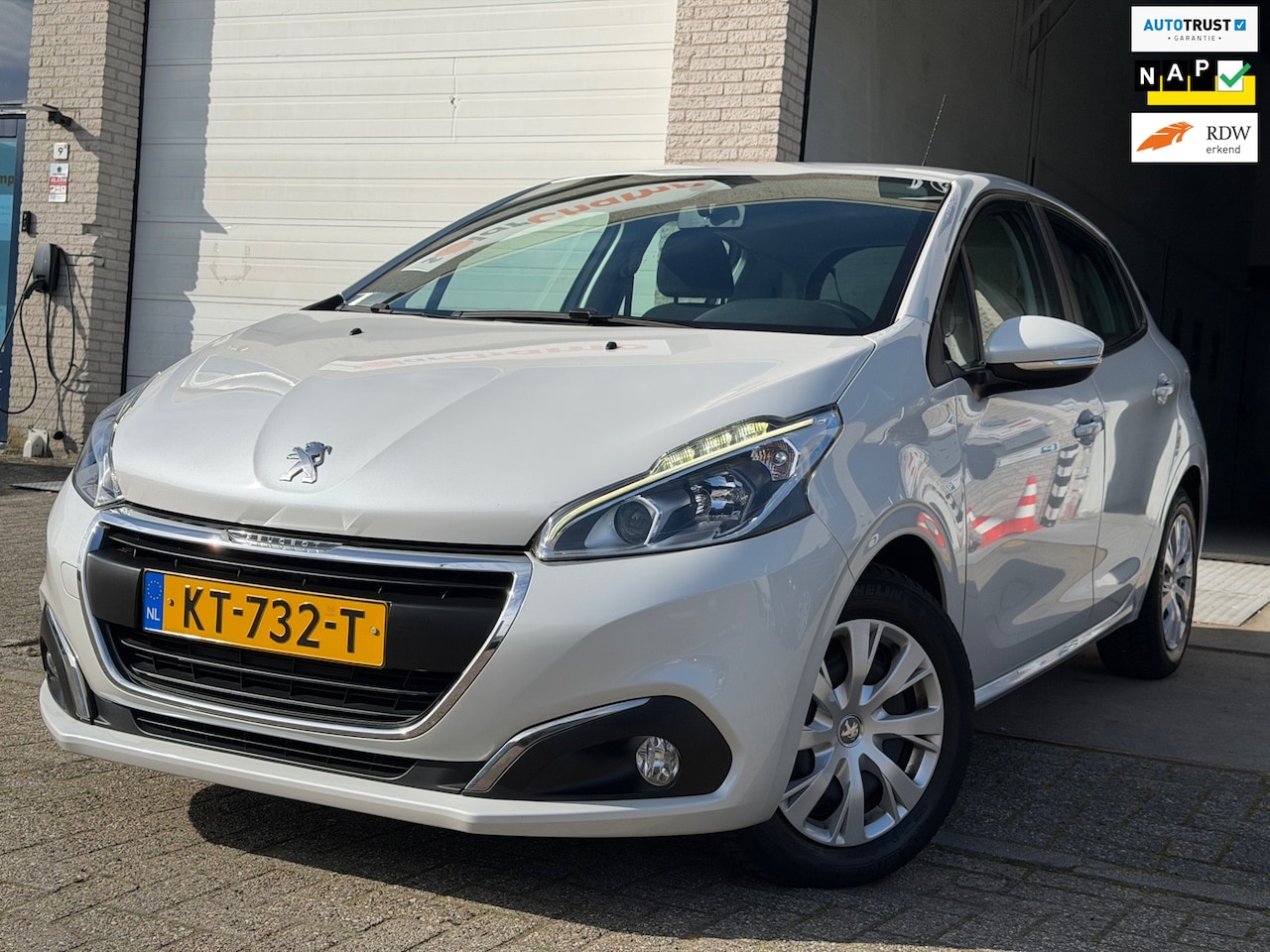 Peugeot 208 - 1.2 PureTech Blue Lion/ nap/ 3e EIG/ dealeronderhouden/ 1jaar apk/ volle opties/ zeer nett - AutoWereld.nl