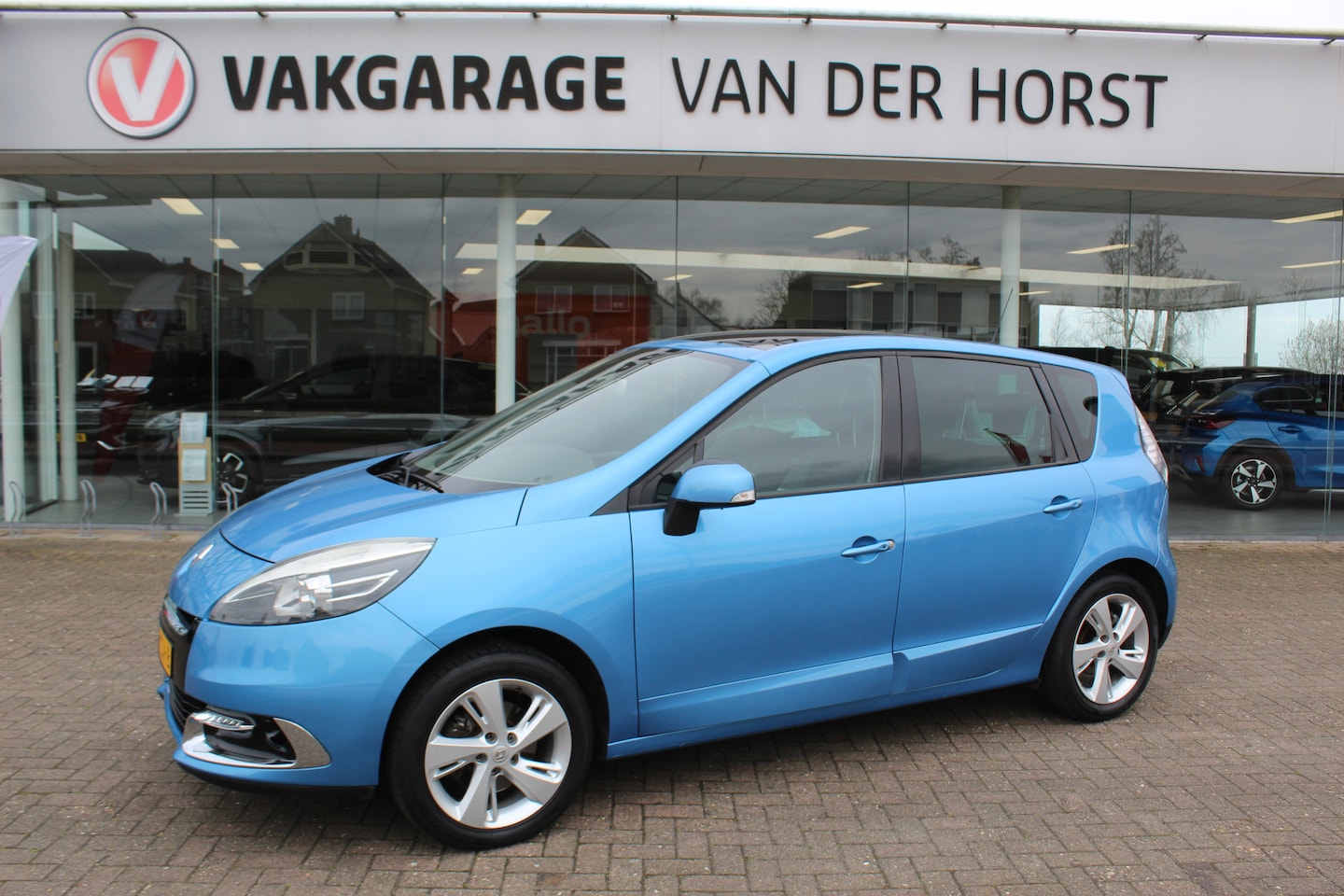 Renault Scénic - 1.2-116pk TCe Dynamique. Praktische en ruime wagen ! Autm. airco dual, navigatie, trekhaak - AutoWereld.nl