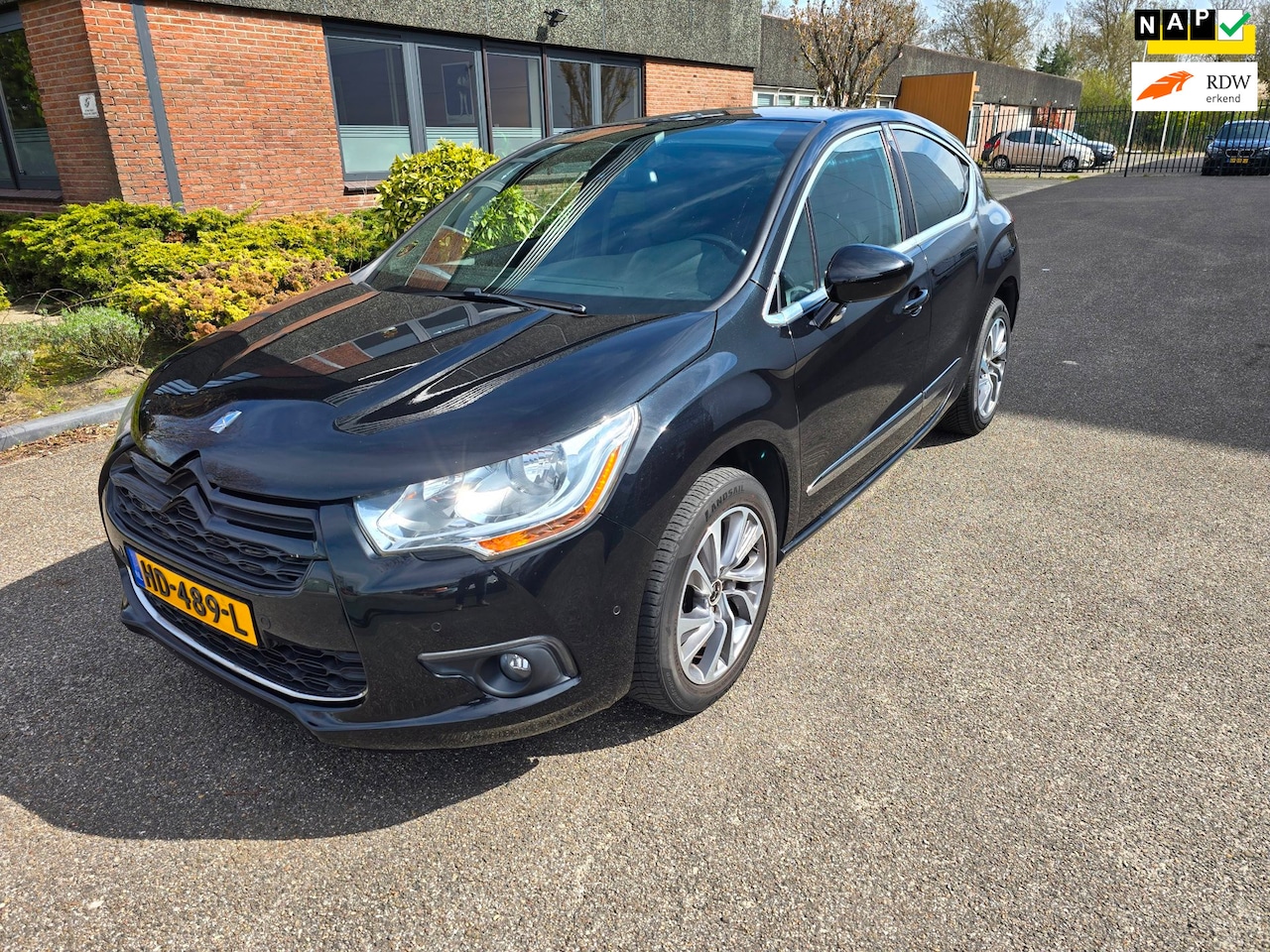 DS 4 - 1.2 PureTech Business Airco Navi Leer Boekjes Nap - AutoWereld.nl