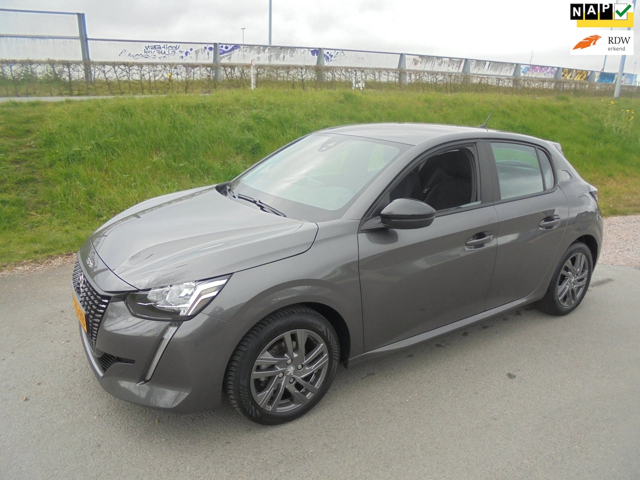 Peugeot 208 - Peugeot 208 1.2 benzine Pure Tech airco lmv pdc navigatie 39.000km - AutoWereld.nl