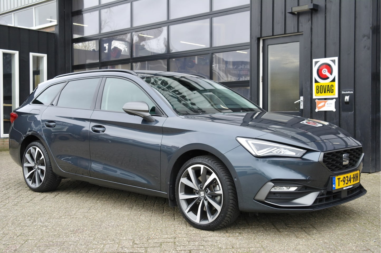 SEAT Leon Sportstourer - 1.4 TSI eHybrid PHEV FR Business Intense | Virtual | Trekhaak | Leder/Alcantara | Memory | - AutoWereld.nl