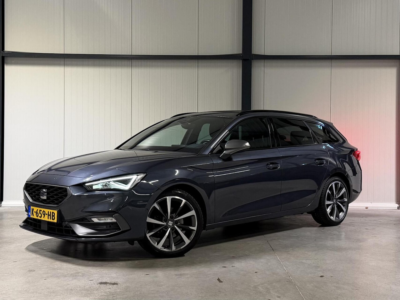 SEAT Leon Sportstourer - Seat Leon 1.5 eTSI FR 150PK Virtual Sfeer Trekhaak Carplay - AutoWereld.nl